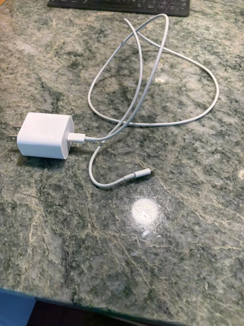 iPad mini w/ folio keyboard and charger